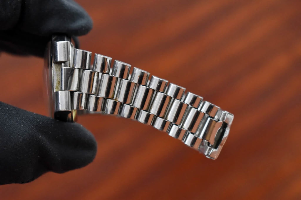 Omega Genève bracelet showing wear and link construction