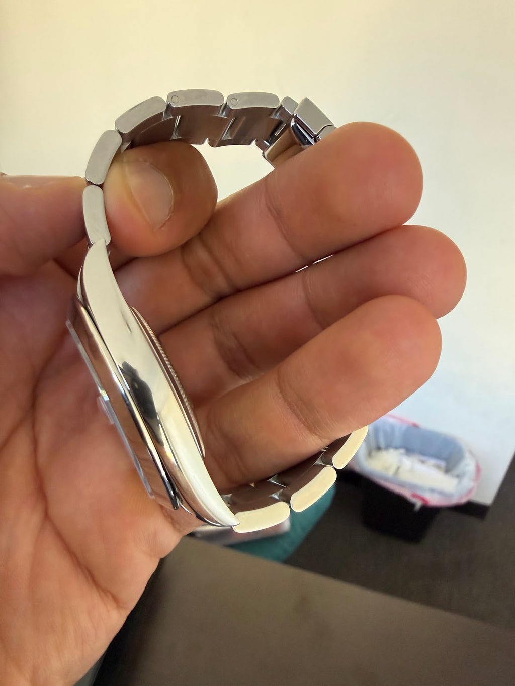 Rolex Datejust 41 case profile showing polished sides and Oyster bracelet