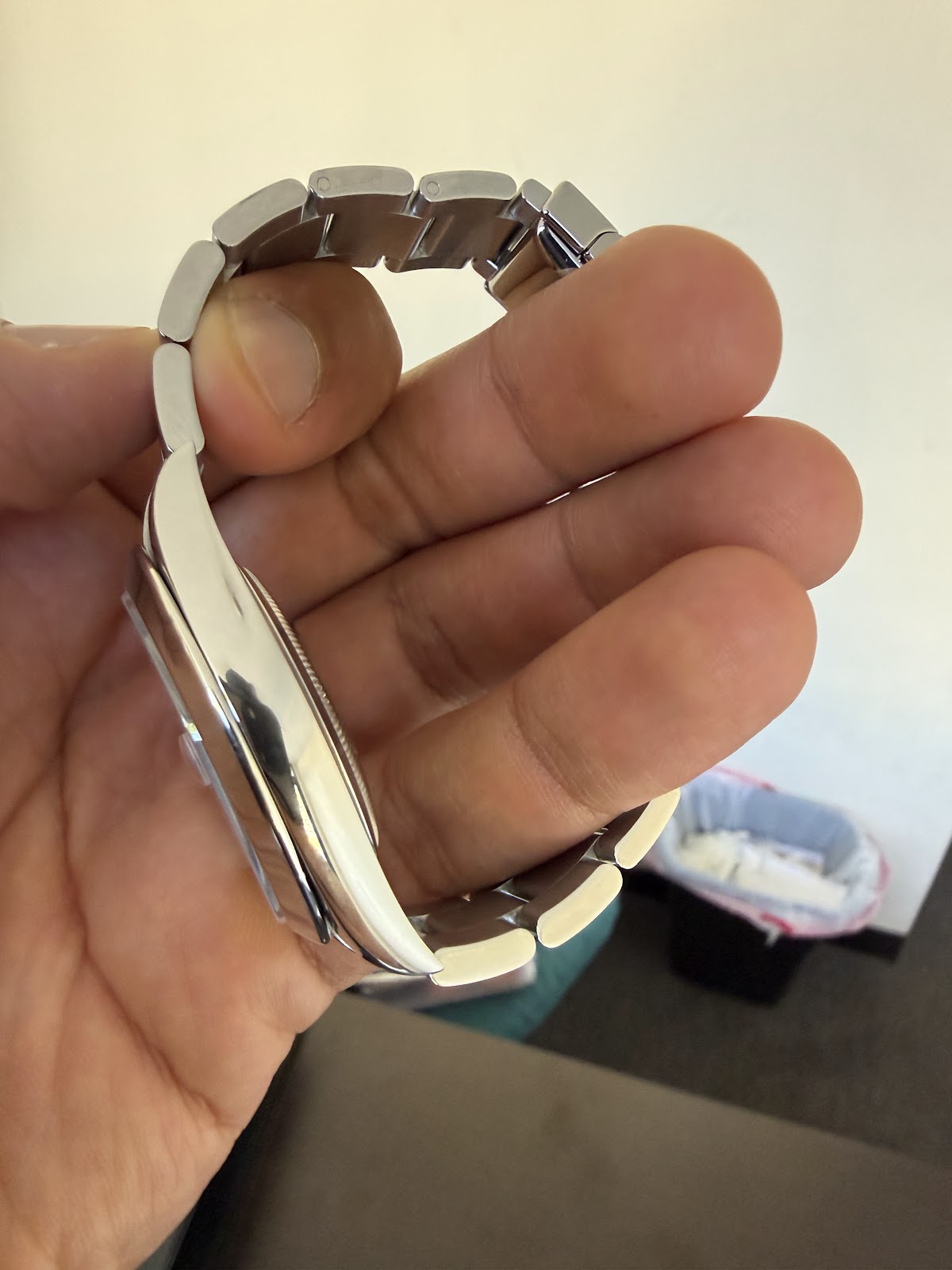Rolex Datejust 41 case profile showing polished sides and Oyster bracelet