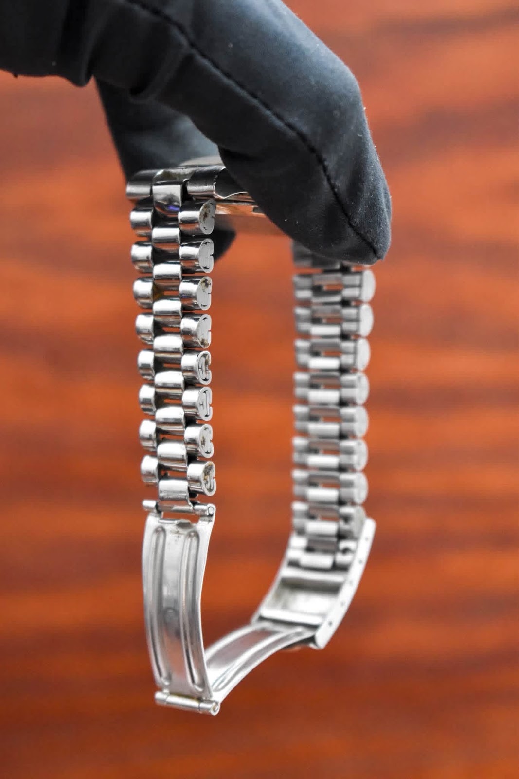 Omega Genève bracelet opened, showing signed clasp