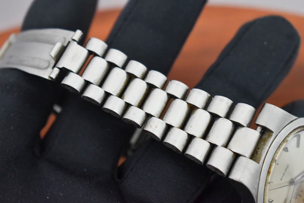 Omega Genève steel bracelet links in hand