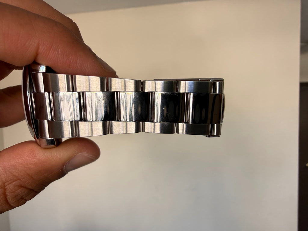 Rolex Datejust 41 Oyster bracelet extended, showing clasp and link condition