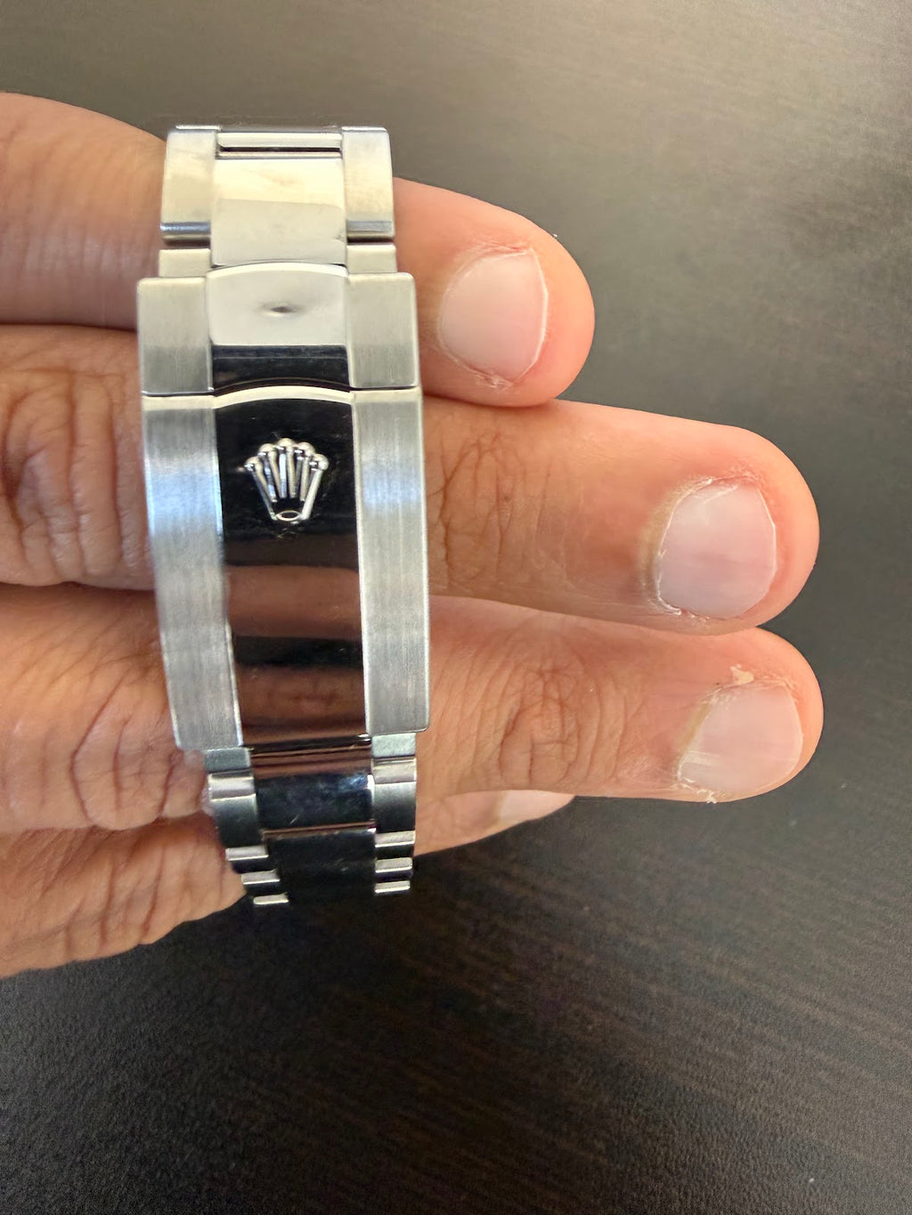 Rolex Oysterclasp with engraved crown on the Datejust 41 bracelet